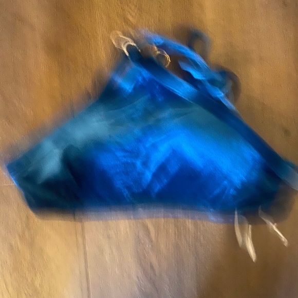 Halter style - Picture 2 of 3